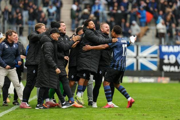 Samuel Abifade SV Waldhof Mannheim, 17 scores from distance to make it 1-1 SV Waldhof Mannheim 1860 Munich on 25 10 25 at Carl Benz Stadion, Mannheim xamx Photo Alfio Marino Copyright: