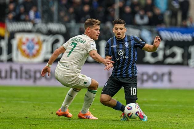 Arianit Ferati SV Waldhof Mannheim, 10 vs Florian Niederlechner 7, TSV at SV Waldhof Mannheim 1860 Munich on 25 10 25 at Carl Benz Stadium, Mannheim xamx Photo Alfio Marino Copyright: