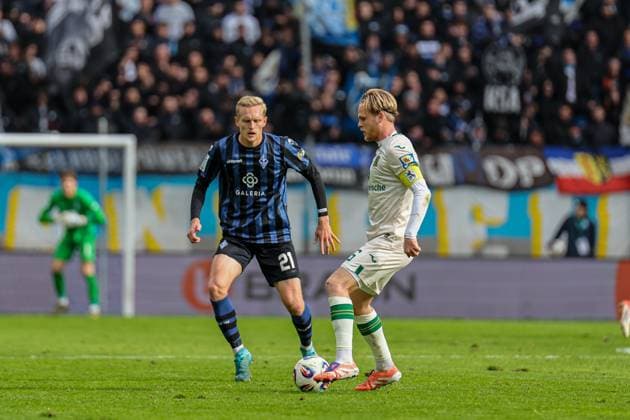 Julian Rieckmann SV Waldhof Mannheim, 21 watching Max Reinthaler 16, TSV at SV Waldhof Mannheim 1860 Munich on 25 10 25 at Carl Benz Stadium, Mannheim xamx Photo Alfio Marino Copyright: