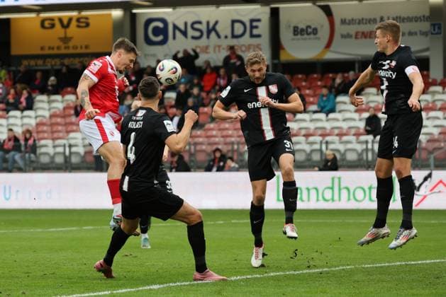 18 Erik Engelhardt Energie Cottbus heading the ball Football 3 Liga 2025 2026 FC Energie Cottbus TSV Havelse