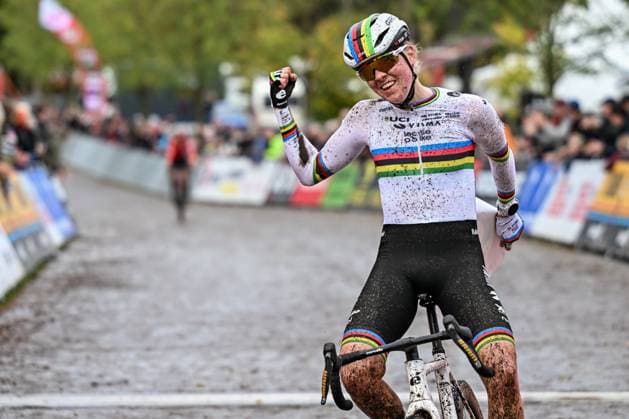 Dutch Fem Van Empel celebrates as she crosses the finish line to win the elite women s race of the Exact Cross, stage 3 (out of 7) in the Exact Cross cyclocross competition, in Heerde, on Saturday 25 October 2025. DAVIDxPINTENS  x137902172x