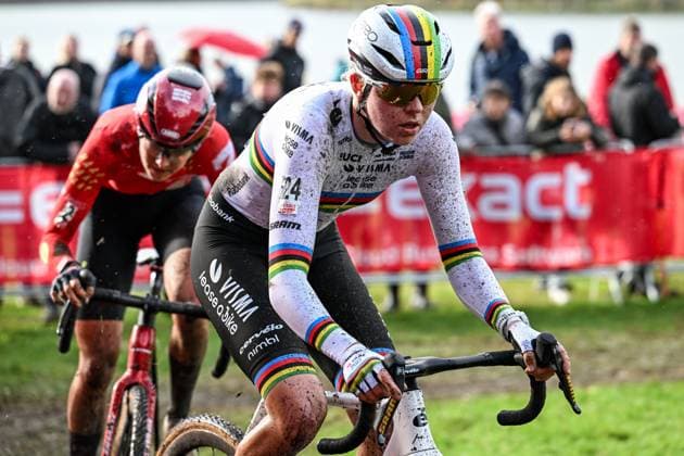Dutch Fem Van Empel and Dutch Aniek Van Alphen pictured in action during the elite women s race of the Exact Cross, stage 3 (out of 7) in the Exact Cross cyclocross competition, in Heerde, on Saturday 25 October 2025. DAVIDxPINTENS  x137902227x