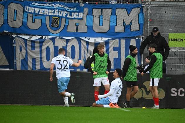25 10 2025, Soccer, Men, 2 BL 2 Bundesliga , Season 2025 2026, Holstein Kiel VfL Bochum, 10 Matchday Goal celebration Bochum 0 1 by Francis Onyeka Kiel, Holstein Stadion Holstein Stadion Schleswig Holstein Germany