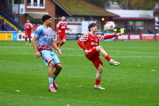 Soccer I Men I Season 2025 2026 I Regionalliga Nord I 16 Matchday I Eintracht Norderstedt SC Weiche Flensburg 08 I 25 10 2025 Uchechi Duru 22, SC Weiche Flensburg 08 Leo Bera 22, FC Eintracht Norderstedt Norderstedt Edmund Plambeck Stadion Schleswig Holstein Germany Copyright: xLobeca RalfxHomburgx