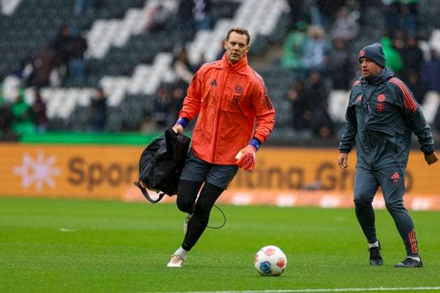 Mönchengladbach, Germany, 25 10 25 Manuel Neuer FC Bayern Munich in action on the ball, individual action during the Bundesliga match between Borussia Mönchengladbach vs FC Bayern Munich at the stadium in Borussia Park Mönchengladbach Stadion im Borussia Park North Rhine Westphalia Germany Copyright: xBrauer-Fotoagenturx xAdrianxSchlx