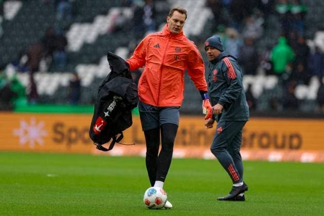 Mönchengladbach, Germany, 25 10 25 Manuel Neuer FC Bayern Munich in action on the ball, individual action during the Bundesliga match between Borussia Mönchengladbach vs FC Bayern Munich at the stadium in Borussia Park Mönchengladbach Stadion im Borussia Park North Rhine Westphalia Germany Copyright: xBrauer-Fotoagenturx xAdrianxSchlx