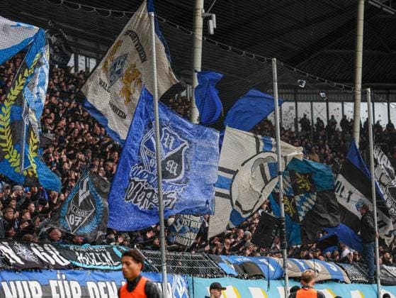 The fans of SV Waldhof Mannheim at SV Waldhof Mannheim 1860 Munich on 25 10 25 at Carl Benz Stadium, Mannheim xamx Photo Alfio Marino Copyright: