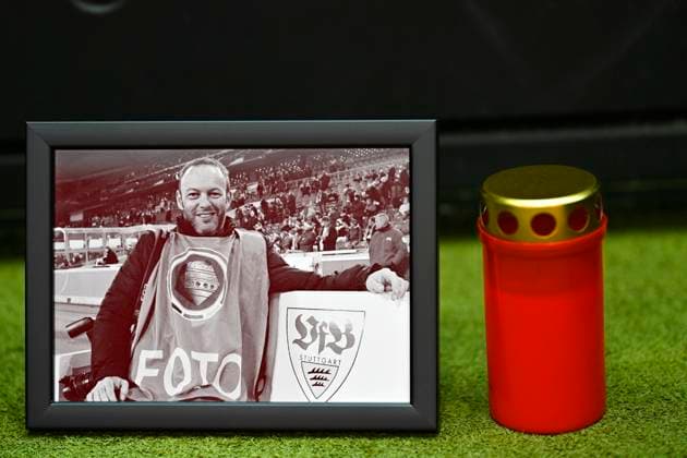 Commemoration of the death of sports photographer Ralf Poller AVANTI on 14 10 2025, photo, mourning candle TSG 1899 Hoffenheim vs 1 FC Heidenheim 1846 FCH 25 10 2025 DFL REGULATIONS PROHIBIT ANY USE OF PHOTOGRAPHS AS IMAGE SEQUENCES AND OR QUASI VIDEO TSG 1899 Hoffenheim vs 1 FC Heidenheim 1846 FCH