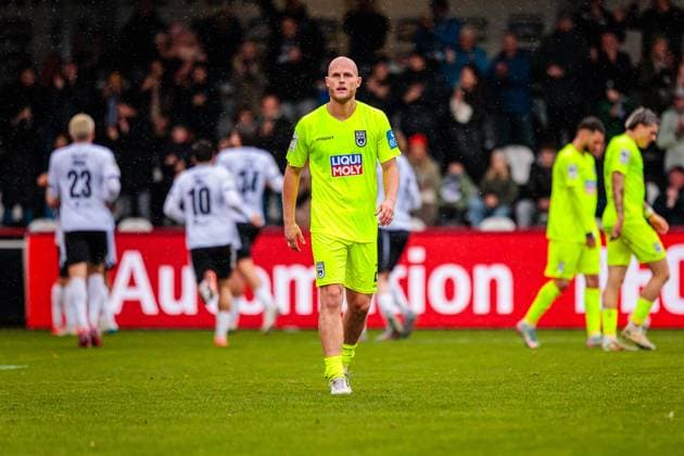Marcel Seegert SSV Ulm 1846, 21 is disappointed after scoring 3 0 by Timur Gayret SC Verl, 30 GER, SC Verl vs SSV Ulm 1846, Football, 3 Liga, Matchday 12, Season 2025 2026, 25 10 2025 DFL Regulations prohibit any use of photographers as image sequences and or quasi video GER, SC Verl vs SSV Ulm 1846, Football, 3 Liga, Matchday 12, Season 2025 2026, 25 10 2025 Verl Copyright: xEibner-Pressefoto JanxRollingerx EP_JSK