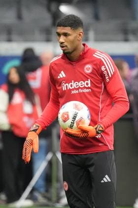 Goalkeeper Kaua Santos Eintracht Frankfurt, 40 Frankfurt 25 10 2025 Eintracht Frankfurt vs FC St Pauli, Deutsche Bank Park, Matchday 8 Bundesliga