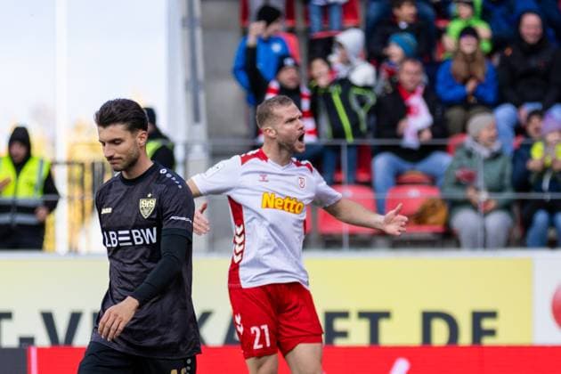 25 10 2025, Soccer, GER, Season, 3 Liga, Season 2025 2026, Matchday 12, SSV Jahn Regensburg VFB Stuttgart II Cheers after Eric Hottmann scores the final goal SSV Jahn Regensburg DFL REGULATIONS PROHIBIT ANY USE OF PHOTOGRAPHS AS IMAGE SEQUENCES AND OR QUASI VIDEO