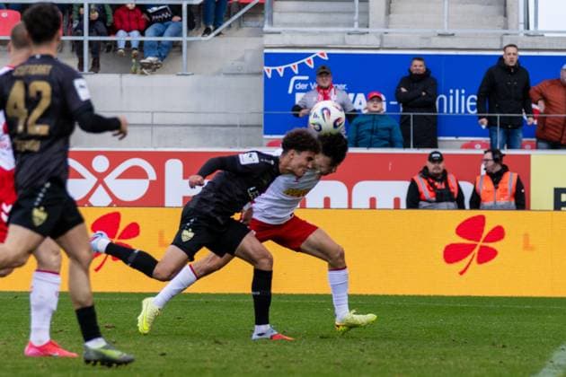 25 10 2025, Soccer, GER, Season, 3 Liga, Season 2025 2026, Matchday 12, SSV Jahn Regensburg VFB Stuttgart II Nicolas Oliveira SSV Jahn Regensburg scores the 2 2 equalizer DFL REGULATIONS PROHIBIT ANY USE OF PHOTOGRAPHS AS IMAGE SEQUENCES AND OR QUASI VIDEO