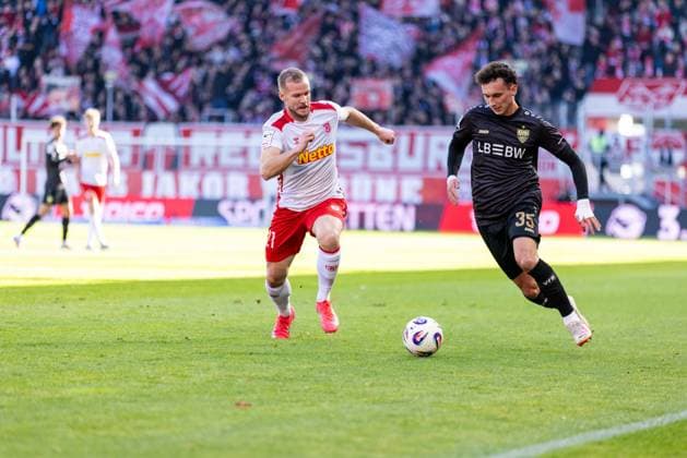 25 10 2025, Soccer, GER, Season, 3 Liga, Season 2025 2026, Matchday 12, SSV Jahn Regensburg VFB Stuttgart II Michael Glück Stuttgart II on the ball against Eric Hottmann SSV Jahn Regensburg DFL REGULATIONS PROHIBIT ANY USE OF PHOTOGRAPHS AS IMAGE SEQUENCES AND OR QUASI VIDEO