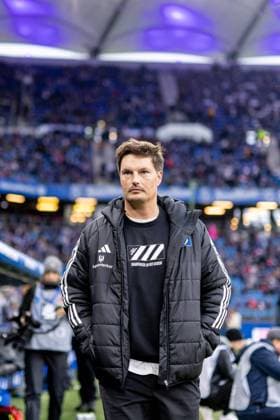 Hamburg, October 25, 2025 Soccer, 1 Bundesliga 2025 26, Hamburger SV VfL Wolfsburg Merlin Polzin Hamburger SV, Trainer DFL REGULATIONS PROHIBIT ANY USE OF PHOTOGRAPHS AS IMAGE SEQUENCES AND OR QUASI VIDEO