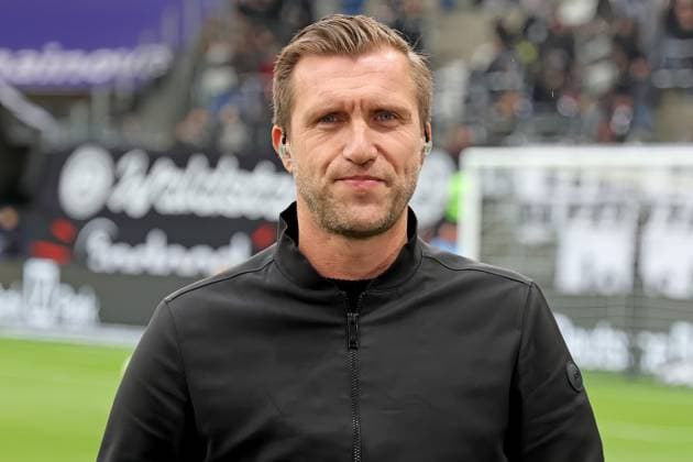 Frankfurt, Germany October 25, 2025 1 BL 2025 2026 Eintracht Frankfurt vs FC St Pauli In the picture Manager Markus Krösche Kroesche Frankfurt on the sidelines DFL regulations prohibit any use of photographs as image sequences and or quasi video Deutsche Bank Park Hessen Copyright: xFotostandx xRacochax