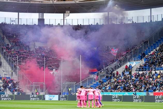 The fans of 1 FC Heidenheim set off pyrotechnics in the fan curve, atmosphere in the stadium, atmosphere, pyro, pyros, Ultras, spectators, fan block, chaotic, Bengalo, Bengalos, fireworks, flare, 25 10 2025, Sinsheim Germany , Football, Bundesliga, TSG 1899 Hoffenheim 1 FC Heidenheim, DFB DFL REGULATIONS PROHIBIT ANY USE OF PHOTOGRAPHS AS IMAGE SEQUENCES AND OR QUASI VIDEO xozx