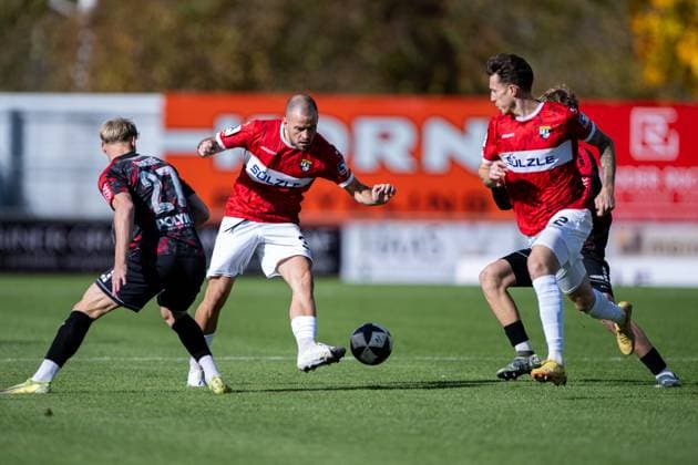 Ivo Colic, TSG Balingen, 31 , on the ball in midfield, TSG Balingen vs KSV Hessen Kassel, Football, Regionalliga Suedwest, Matchday 14, Season 2025 2026, 25 10 2025, Eibner Pressefoto Andreas Ulmer TSG Balingen vs KSV Hessen Kassel, Football, Regionalliga Suedwest, Matchday 14, Season 2025 2026, 25 10 2025, Balingen Copyright: xEibner-Pressefoto AndreasxUlmerx EP_AUR