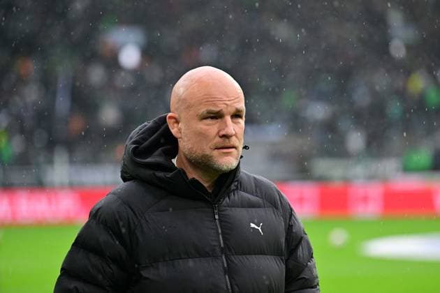 25 10 2025 Moenchengladbach Football, Men, Season 2025 2026, Borussia Moenchengladbach vs Bayern Muenchen Rouven Schroeder Head of Sports, Gladbach DFL regulations prohibit any use of photographs as image sequences and or quasi video Borussia Park NRW Germany
