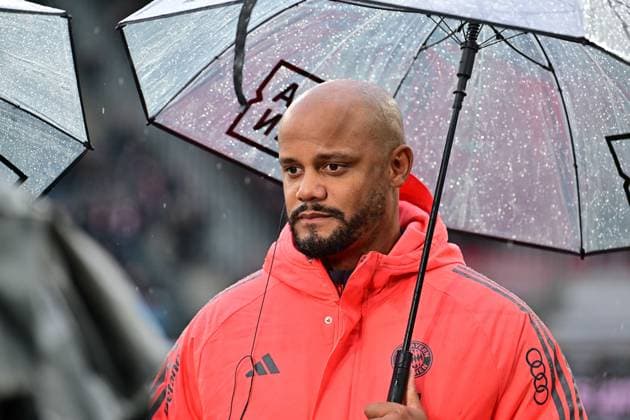 25 10 2025 Moenchengladbach Football, Men, Season 2025 2026, Borussia Moenchengladbach vs Bayern Muenchen Vincent Kompany Trainer Bayern DFL regulations prohibit any use of photographs as image sequences and or quasi video Borussia Park NRW Germany