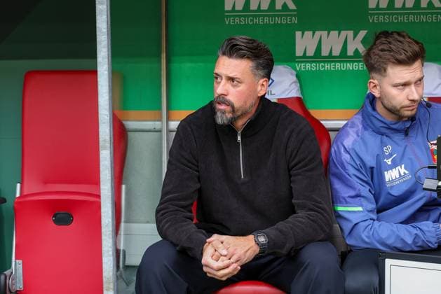 Head Coach Sandro Wagner FC Augsburg , FC Augsburg vs RB Leipzig, Football, 1 Bundesliga, 8 Matchday, 25 10 2025 DFB regulations prohibit any use of photographs as image sequences and or quasi video Augsburg Bayern Germany Copyright: xkolbert-press ChristianxKolbertx