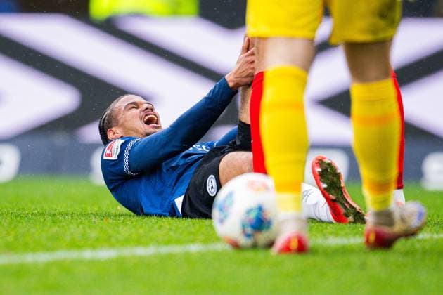 25 10 2025 Soccer, 2025 2026, 2 Bundesliga, 10 Matchday, DSC Arminia Bielefeld SV Elversberg M Joel Felix Bielefeld injured, Injury DFL REGULATIONS PROHIBIT ANY USE OF PHOTOGRAPHS AS IMAGE SEQUENCES AND OR QUASI VIDEO