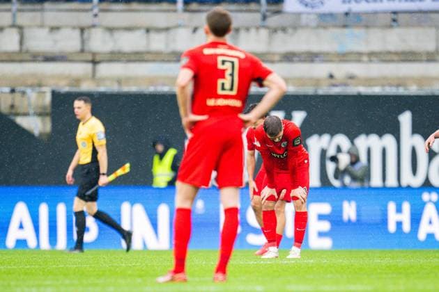 25 10 2025 Soccer, 2025 2026, 2 Bundesliga, 10 Matchday, DSC Arminia Bielefeld SV Elversberg L R Florian Le Joncour Elversberg , Lukasz Poreba Elversberg DFL REGULATIONS PROHIBIT ANY USE OF PHOTOGRAPHS AS IMAGE SEQUENCES AND OR QUASI VIDEO