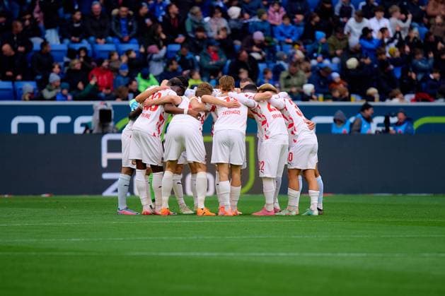 1 Bundesliga TSG Hoffenheim vs 1 FC Heidenheim 25 10 2025 Budu Zivzivadze 11 1 FC Heidenheim 1846 , Arijon Ibrahimovic 22 1 FC Heidenheim 1846 , Omar Haktab Traore 23 1 FC Heidenheim 1846 , Mikkel Kaufmann 29 1 FC Heidenheim 1846 , Nick Rothweiler 33 1 FC Heidenheim 1846 , Benedikt Gimber 5 1 1 FC Heidenheim 1846 and Marnon Busch 2 1 FC Heidenheim 1846 in the team circle before kick-off 1 Bundesliga TSG Hoffenheim vs 1 FC Heidenheim on 25 10 2025 at the PreZero Arena in Sinsheim DFL REGULATIONS PROHIBIT ANY USE OF PHOTOGRAPHS AS IMAGE SEQUENCES AND OR QUASI VIDEO Copyright: xBEAUTIFULxSPORTS Gelhardtx