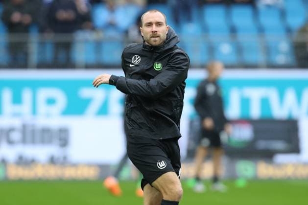 25 10 2025, xtgx, Soccer 1 Bundesliga, Hamburger SV VfL Wolfsburg emspor, v l Christian Eriksen Wolfsburg, 24 DFL DFB REGULATIONS PROHIBIT ANY USE OF PHOTOGRAPHS as IMAGE SEQUENCES and or QUASI VIDEO Hamburg