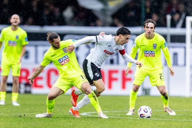 Football, Season 2025 2026, 3 League, Sportclub Arena Verl, Matchday 12, SC Verl SSV Ulm 1846 Football, 25 10 2025 25 10 2025, Football, Season 2025 2026, 3 League, Sportclub Arena Verl, Matchday 12, SC Verl SSV Ulm 1846 Football, v l 11 Dennis Chessa SSV Ulm 1846 Football , 30 Timur Gayret SC Verl Photo Lucca Fundel Verl Sportclub Arena North Rhine-Westphalia Germany