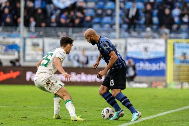 Terrence Boyd SV Waldhof Mannheim, 13 vs Sean Dulic 25, TSV at SV Waldhof Mannheim 1860 Munich on 25 10 25 at Carl Benz Stadium, Mannheim xamx Photo Alfio Marino Copyright: