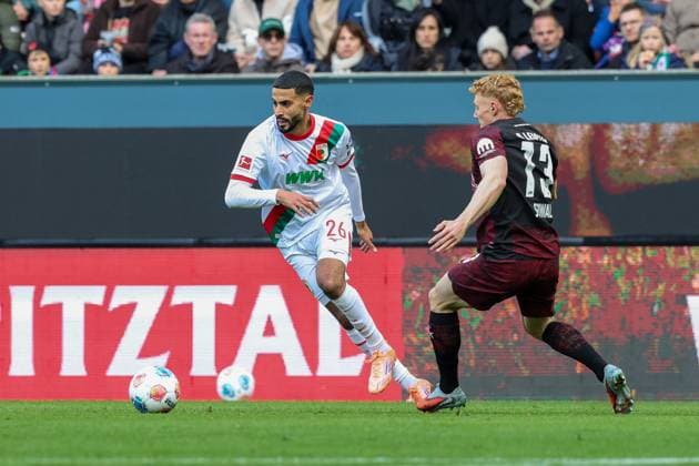 in duel, action, with Elias Saad 26 FC Augsburg , Nicolas Seiwald 13 RB Leipzig , FC Augsburg vs RB Leipzig, Football, 1 Bundesliga, 8 Matchday, 25 10 2025 DFB regulations prohibit any use of photographs as image sequences and or quasi video Augsburg Bayern Germany Copyright: xkolbert-press ChristianxKolbertx