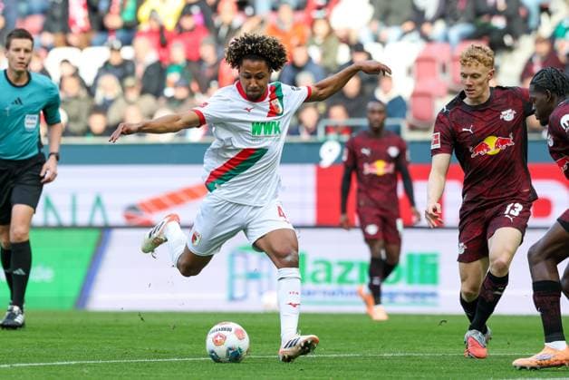 Han Noah Massengo 4 FC Augsburg , FC Augsburg vs RB Leipzig, Football, 1 Bundesliga, 8 Matchday, 25 10 2025 DFB regulations prohibit any use of photographs as image sequences and or quasi video Augsburg Bayern Germany Copyright: xkolbert-press ChristianxKolbertx