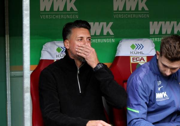 Football, Men, Season 2025 2026, FC Augsburg RB Leipzig, Bundesliga, WWK Arena Sandro Wagner, Coach FC Augsburg with his hand in front of his mouth, horrified, shocked DFL DFB regulations prohibit any use of photographs as image sequences and or quasi video