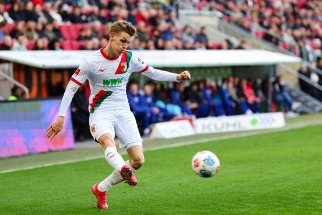 Anton Kade 30, FC Augsburg at the match between FC Augsburg v RB Leipzig, Football, Men, Bundesliga, 2025 2026, Matchday 8 on 25 10 2025 in Augsburg, WWK Arena DFL and DFB regulations prohibit any use of photographs as image sequences and or quasi video Bayern Germany