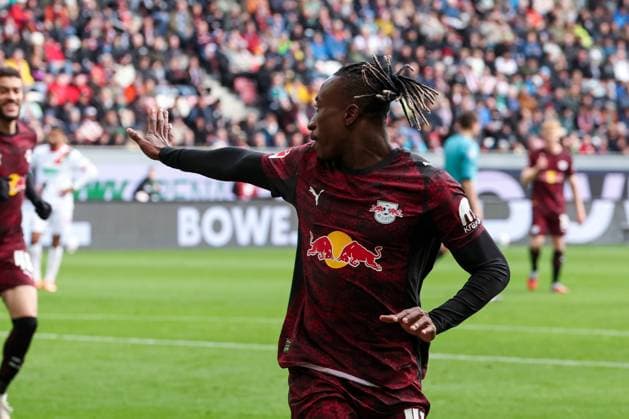 Yan Diomande 49 RB Leipzig with the 0 1, Goal celebration, FC Augsburg vs RB Leipzig, Football, Men, DFL, Bundesliga, Season 2025 2026, WWK Arena, Matchday 8, 25 10 2025 Augsburg Bavaria Germany Copyright: xkolbert-press MartinxAgüerax