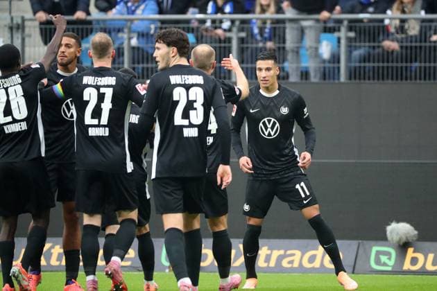 HSV vs VfL, 1 BL Hamburg, 25 10 2025, FOOTBALL Hamburger SV vs VfL Wolfsburg, 1 BL, Season 2025 26 Adam Daghim VfL Wolfsburg celebrates with teammates after his goal to 0 1 Hamburg