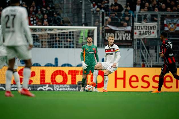 Soccer I Men I Season 2025 2026 I Bundesliga I Matchday 8 I Eintracht Frankfurt FC St Pauli I 25 10 2025 James Sands 6, FC St Pauli Frankfurt Deutsche Bank Park Hessen Germany Copyright: xLobeca MaxxKrausex
