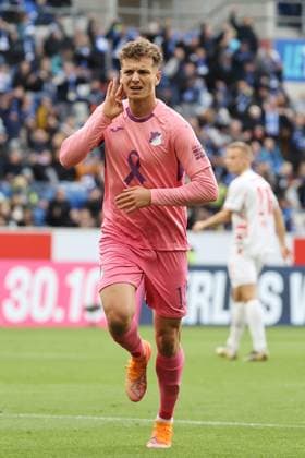 25 10 2025, xtvx, Fußball 1 Bundesliga, TSG 1899 Hoffenheim 1 FC Heidenheim v l Goal scored, Tor zum 1 0 Fisnik Asllani TSG 1899 Hoffenheim Torjubel, Goal celebration, celebrate the goal, celebrates scoring DFL DFB REGULATIONS PROHIBIT ANY USE OF PHOTOGRAPHS as IMAGE SEQUENCES and or QUASI VIDEO Sinsheim