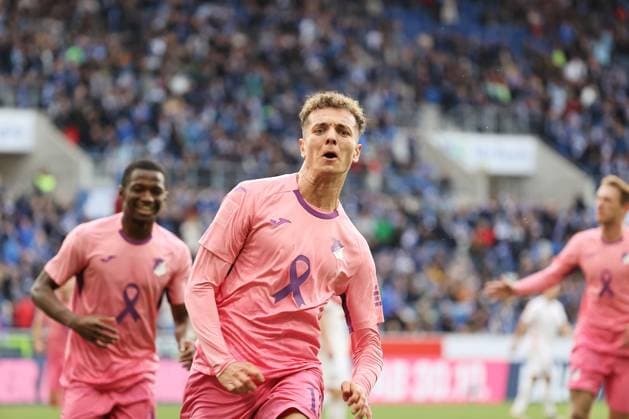 25 10 2025, xtvx, Fußball 1 Bundesliga, TSG 1899 Hoffenheim 1 FC Heidenheim v l Goal scored, Tor zum 1 0 Fisnik Asllani TSG 1899 Hoffenheim Torjubel, Goal celebration, celebrate the goal, celebrates scoring DFL DFB REGULATIONS PROHIBIT ANY USE OF PHOTOGRAPHS as IMAGE SEQUENCES and or QUASI VIDEO Sinsheim