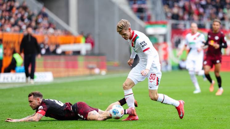 Anton Kade 30, FC Augsburg and David Raum 22, RB Leipzig at the match between FC Augsburg v RB Leipzig, Soccer, Men, Bundesliga, 2025 2026, Matchday 8 on 25 10 2025 in Augsburg, WWK Arena DFL and DFB regulations prohibit any use of photographs as image sequences and or quasi video Bayern Germany