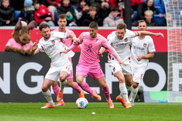 v li Budu Zivzivadze FCH, 11 , Andrej Kramaric Hoffenheim, 27 , Patrick Mainka FCH, 6 , duel, duel, tackle, tackling, dynamics, action, action, in a special pink jersey for Pink October in Breast Cancer Awareness Month October to raise public awareness of prevention, research and treatment of breast cancer, Pink Ribbon, 25 10 2025, Sinsheim Germany , Football, Bundesliga, TSG 1899 Hoffenheim 1 FC Heidenheim, DFB DFL REGULATIONS PROHIBIT ANY USE OF PHOTOGRAPHS AS IMAGE SEQUENCES AND OR QUASI VIDEO xozx
