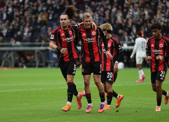 25 10 2025, Soccer Bundesliga, Eintracht Frankfurt FC St Pauli, v l , Goal celebration to 1 0 by Jonathan Burkardt Eintracht Frankfurt , Arthur Theate Eintracht Frankfurt , Goal celebration, celebrate the goal DFL DFB REGULATIONS PROHIBIT ANY USE OF PHOTOGRAPHS AS IMAGE SEQUENCES AND OR QUASI VIDEO xdcx Copyright: HMBxMedia Claus
