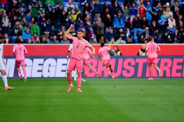 1 Soccer Bundesliga TSG Hoffenheim vs 1 FC Heidenheim 25 10 2025 Albian Hajdari 21 TSG Hoffenheim shows jubilation with teammates 1 Bundesliga TSG Hoffenheim vs 1 FC Heidenheim on 25 10 2025 at the PreZero Arena in Sinsheim DFL REGULATIONS PROHIBIT ANY USE OF PHOTOGRAPHS AS IMAGE SEQUENCES AND OR QUASI VIDEO Copyright: xBEAUTIFULxSPORTS Gelhardtx