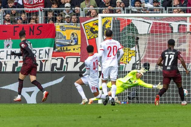 Romulo RB Leipzig li scores the 0 2, FC Augsburg vs RB Leipzig, Football, 1 Bundesliga, Matchday 8, 25 10 2025 DFB regulations prohibit any use of photographs as image sequences and or quasi video Copyright: xkolbert-press PeterxFastlx