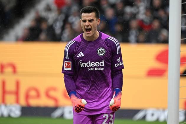 25 10 2025, xjhx, Fussball 1 Bundesliga, Eintracht Frankfurt FC St Pauli v l Michael Zetterer Eintracht Frankfurt DFL DFB REGULATIONS PROHIBIT ANY USE OF PHOTOGRAPHS as IMAGE SEQUENCES and or QUASI VIDEO Frankfurt am Main