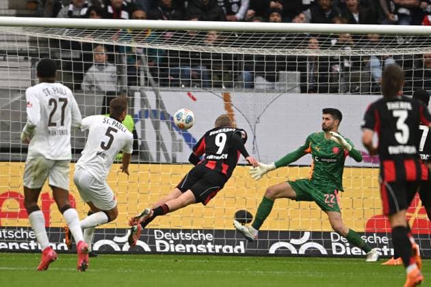 Soccer 1 Bundesliga 8 Matchday Eintracht Frankfurt FC St Pauli on 25 10 2025 at Deutsche Bank Park in Frankfurt Header to 1 0 by Jonathan Burkardt Frankfurt DFL regulations prohibit any use of photographs as image sequences and or quasi video xJKx
