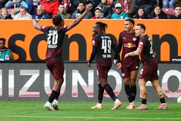 Goal for Leipzig 0 3 by Antonio Nusa RB Leipzig 07 Cheers in the team Yan Diomande RB Leipzig 49 , Assan Ouedraogo RB Leipzig 20 ,David Raum RB Leipzig 22 GER, FC Augsburg vs RB Leipzig, 1 Bundesliga Soccer, 08 Matchday, Season 2025 2026, 25 10 2025 DFB DFL REGULATIONS PROHIBIT ANY USE OF PHOTOGRAPHS AS IMAGE SEQUENCES AND OR QUASI VIDEO GER, FC Augsburg vs RB Leipzig, 1 Bundesliga Soccer, 08 Matchday, Season 2025 2026, 25 10 2025 Augsburg Copyright: xEibner-Pressefoto RogerxBuerkex EP_RBE