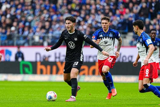 Jonas Wind VfL Wolfsburg, 23 , Nicolai Remberg Hamburger SV, 21 GER, Hamburger SV vs VfL Wolfsburg, Football, 1 Bundesliga, Matchday 8, Season 2025 2026, 25 10 2025 DFL REGULATIONS PROHIBIT ANY USE OF PHOTOGRAPHS AS IMAGE SEQUENCES AND OR QUASI VIDEO GER, Hamburger SV vs VfL Wolfsburg, Football, 1 Bundesliga, Matchday 8, Season 2025 2026, 25 10 2025 Hamburg Copyright: xEibner-Pressefoto MarcelxvonxFehrnx EP_MFN