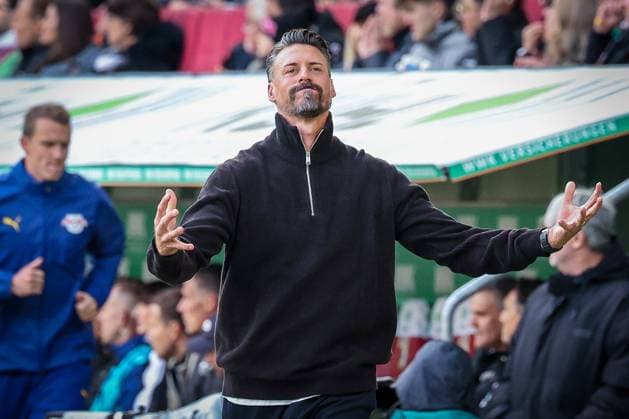Disappointment, frustration for head coach Sandro Wagner FC Augsburg , FC Augsburg vs RB Leipzig, Football, Men, DFL, Bundesliga, Season 2025 2026, WWK Arena, Matchday 8, 25 10 2025 Augsburg Bayern Germany Copyright: xkolbert-press MartinxAgüerax