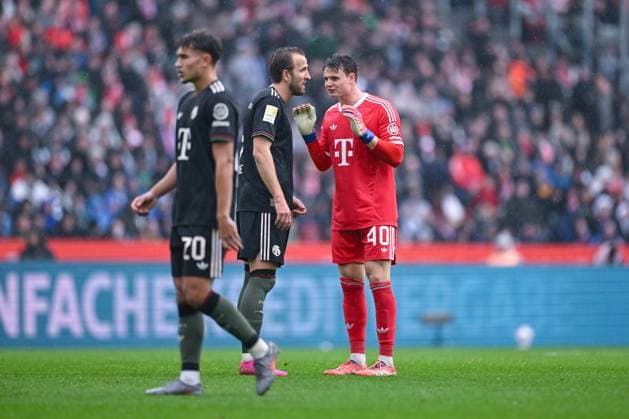 25 10 2025, Football, 1 Bundesliga, 8 Matchday Season 2025 2026, Borussia Mönchengladbach FC Bayern München, Harry Kane FC Bayern München , Jonas Urbig FC Bayern München xRHR FOTO TKx Copyright: RHR-FOTOx RHR-FOTO TK